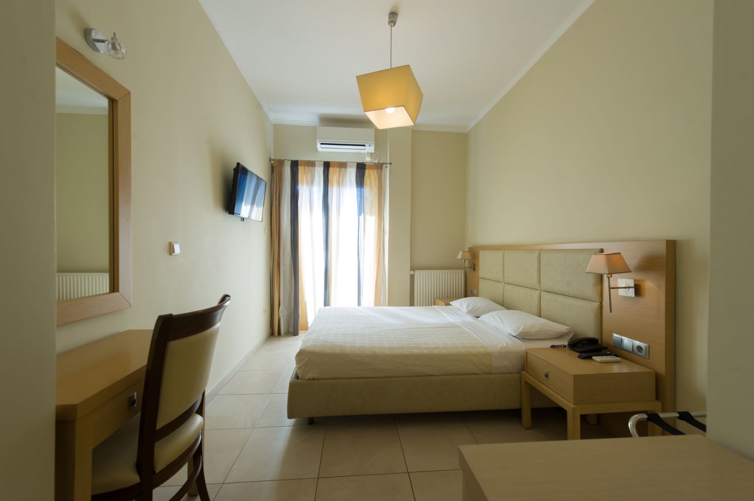 Compact room with seaview